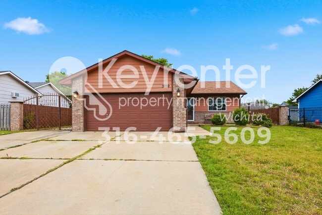 Building Photo - Spacious 4 Bedroom 2 Bathroom House