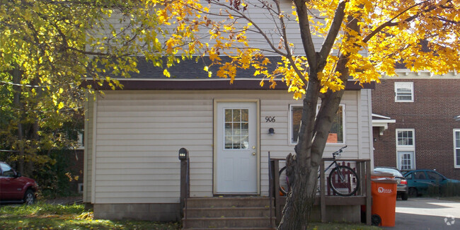 Building Photo - 906 Graham Ave Rental