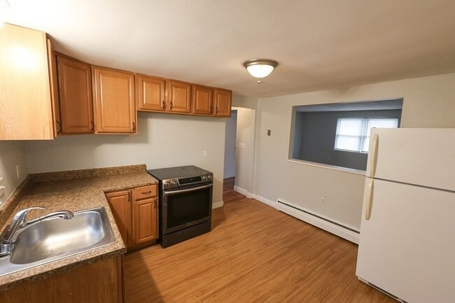 Building Photo - 18 Essex St Unit 3