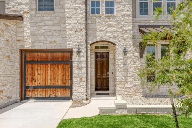 4413 Edgewater Dr