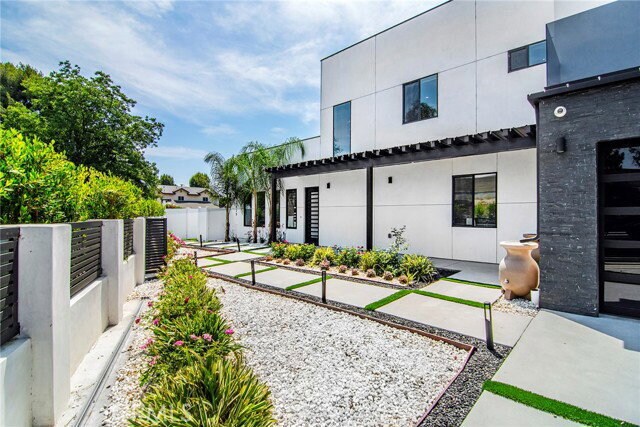 Photo - 4829 Saloma Ave