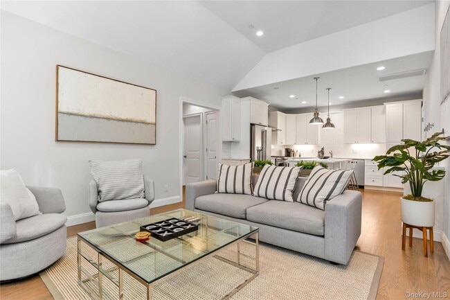 Photo - 280 Purchase St Unidad L