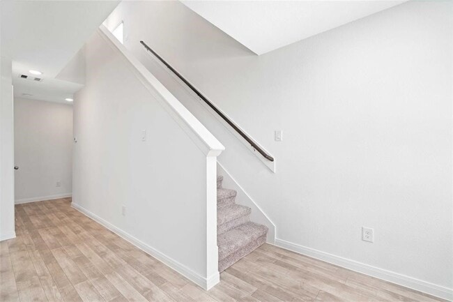 Photo - 16559 Colleen Pl