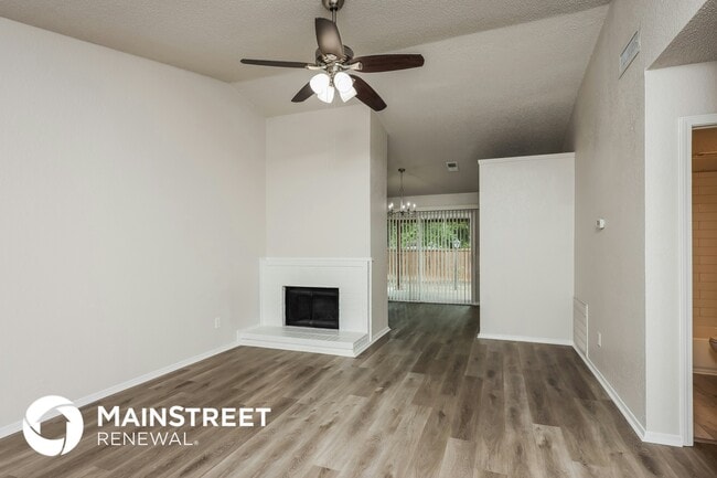 Photo - 202 Mapleridge Dr