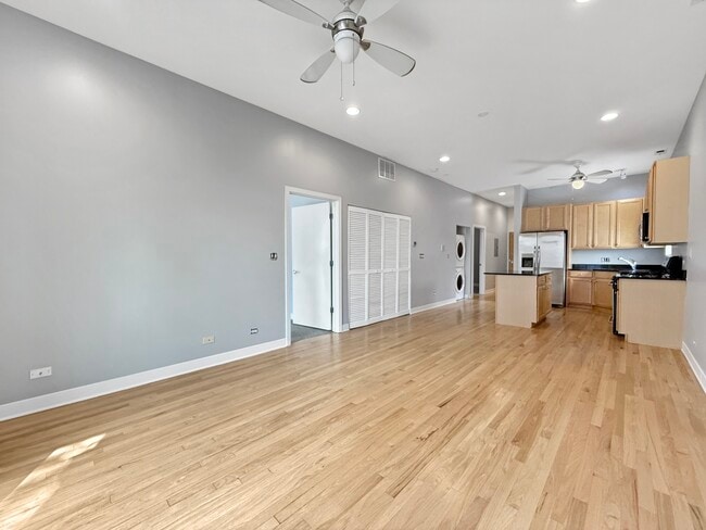 Photo - 14 S Leavitt St Unit 3E