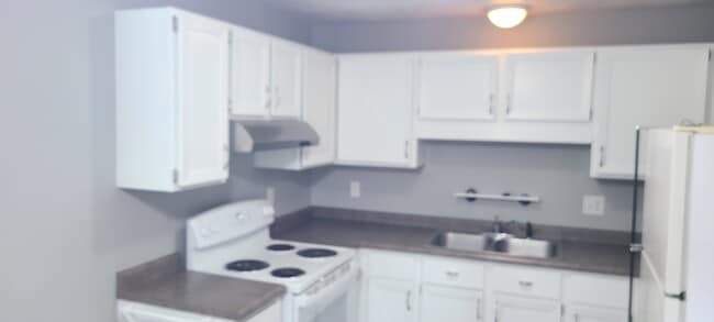 Photo - 1329 E Roeland Ave