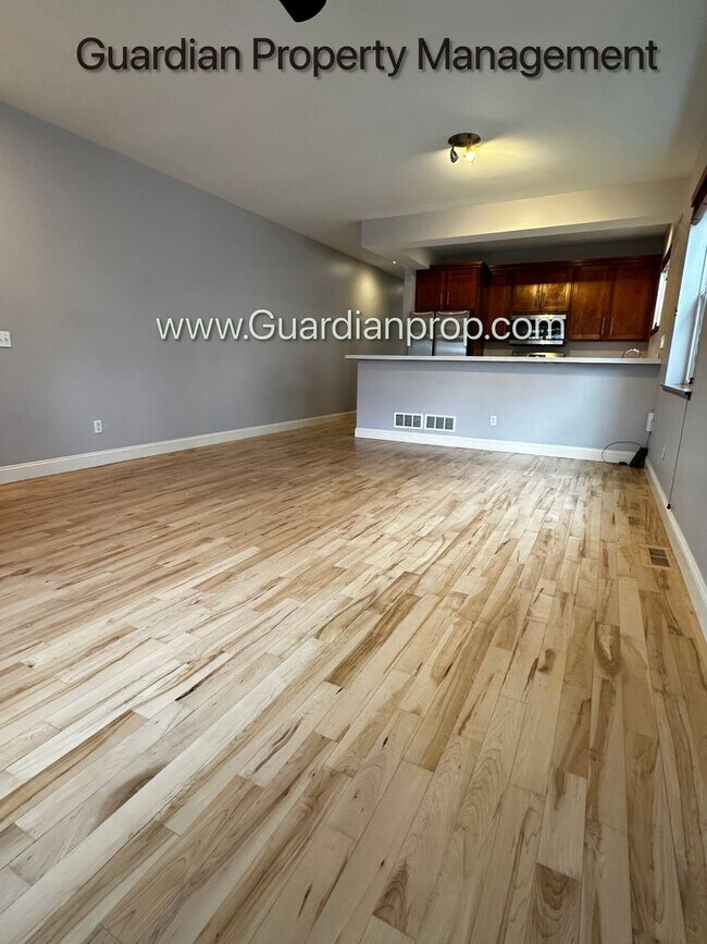 Photo - Spacious Uptown Side By Side, Dishwasher, ... Casa Adosada