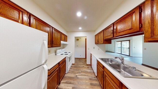 Photo - Doral Apartments