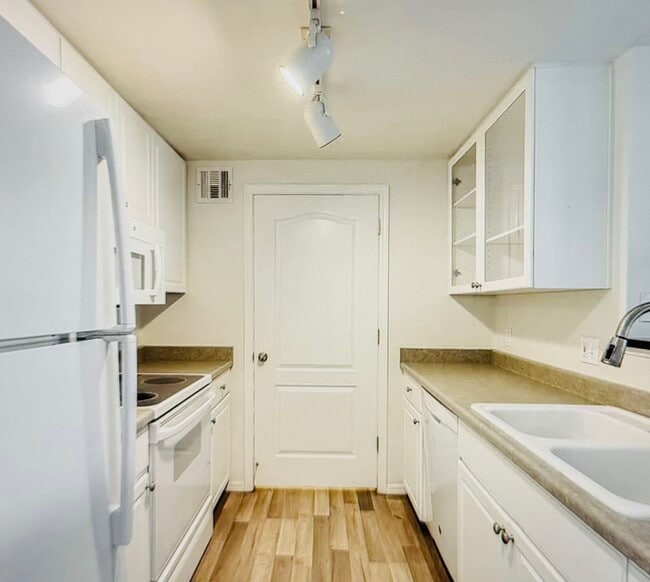 Cocina al detalle - 1701 E Colter St Unidad 453