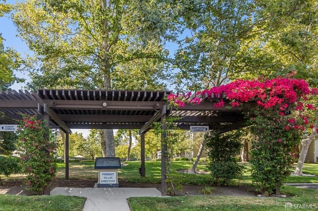 Photo - 1910 Barrymore Common