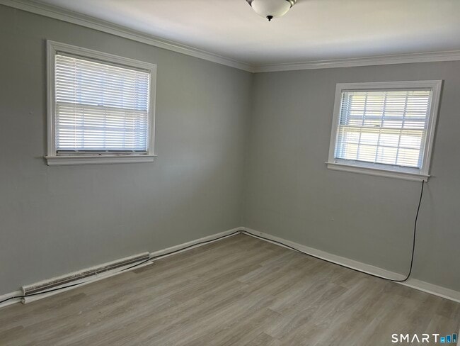 Photo - 832 Milford Point Rd