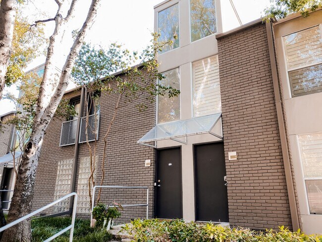 Building Photo - 4231 Travis St Unit 2 Rental