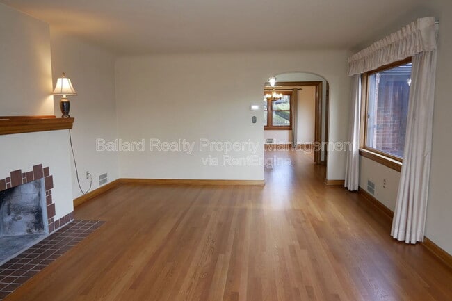 Photo - 1403 2nd Ave N