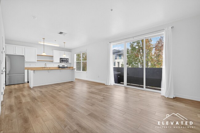 Photo - 905 Doubles Dr