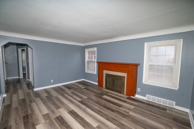 Photo - 5942 Radnor St