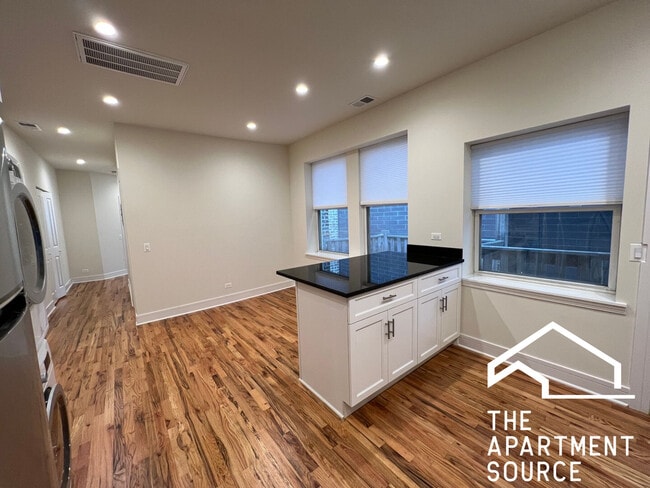 Photo - 3230 N Clark St Unit 3F