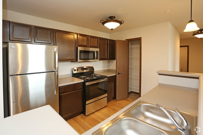 Kitchen w/bartop