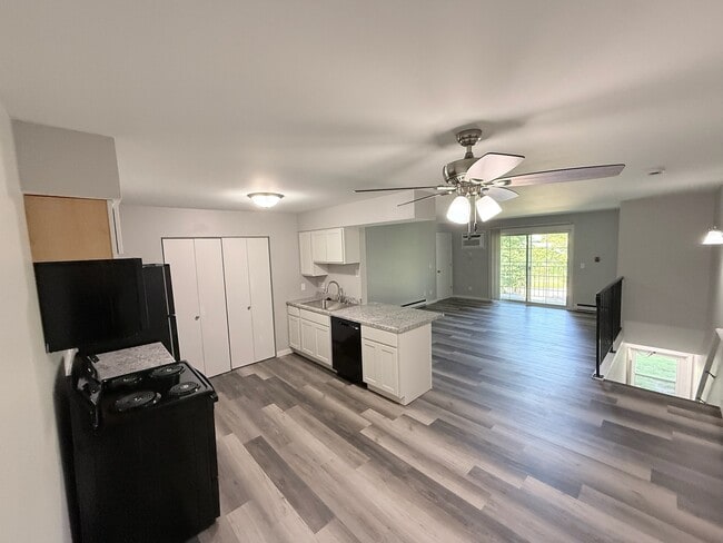 Photo - Fountain Circle