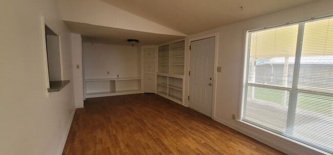 Photo - 2709 S Van Buren St Unit 1