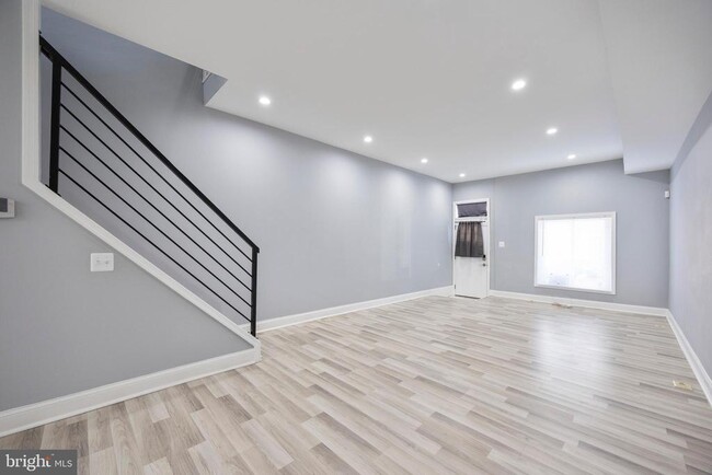 Photo - 10 N Ellwood Ave