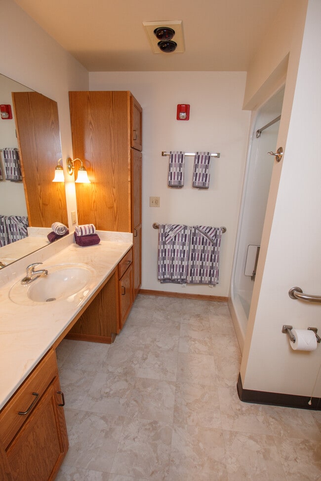 Riverview Terrace Bathroom 1 bedroom 1 bath