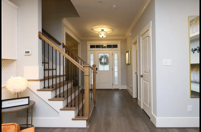 Photo - 2403 Hart St