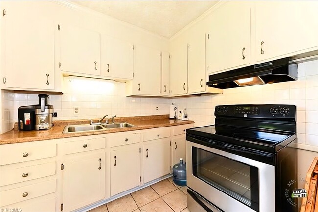 Photo - 713 Abington Dr