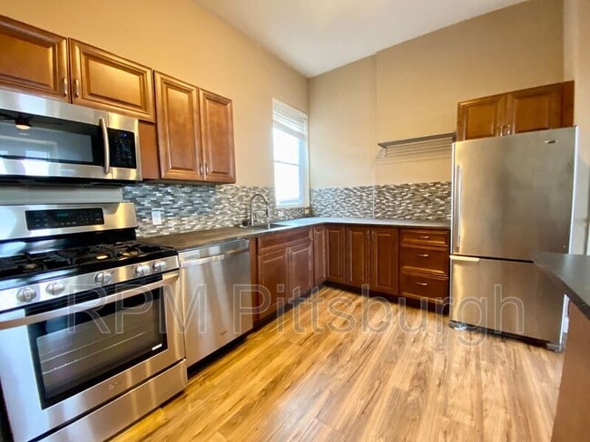 Building Photo - 1305 Allegheny Ave