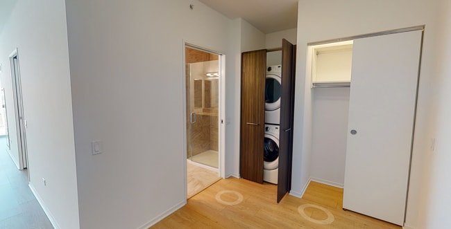 Photo - 160 E Illinois St