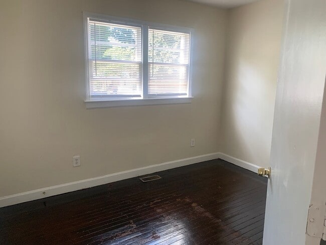 Photo - 914 Wainwright Ave