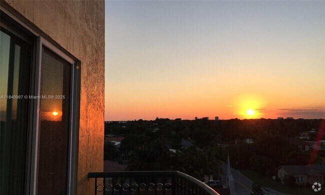 Building Photo - 8888 Collins Ave Unit 506 Rental