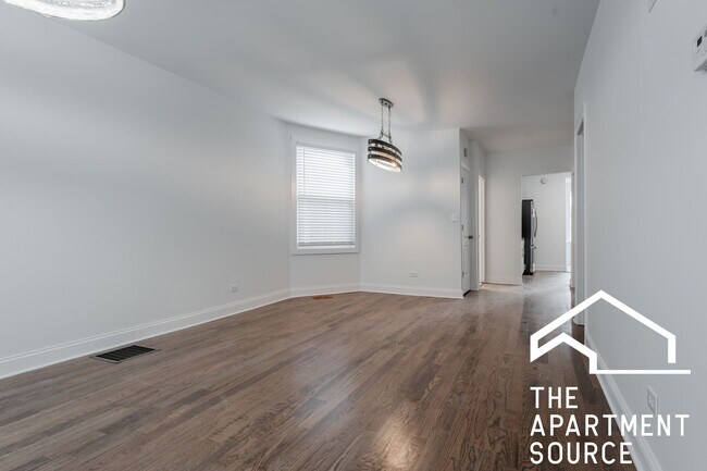 Photo - 2315 N Rockwell St Unidad 2