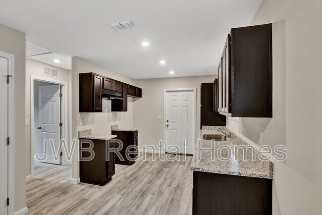 Photo - 325 Woodlawn Ave