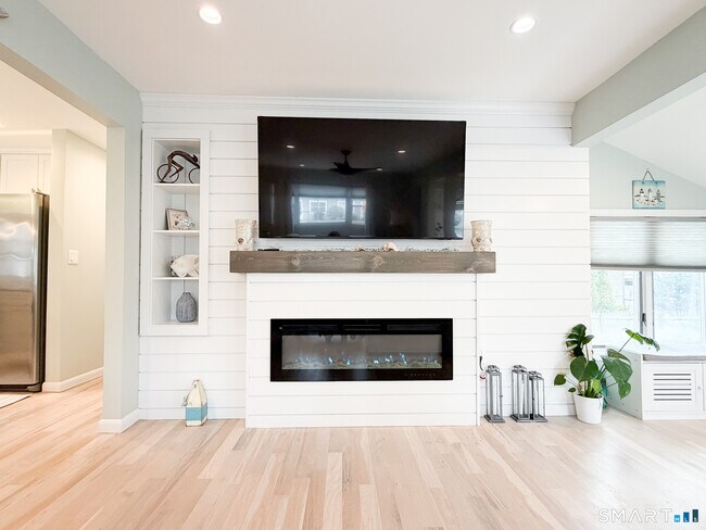 Photo - 945 E Broadway