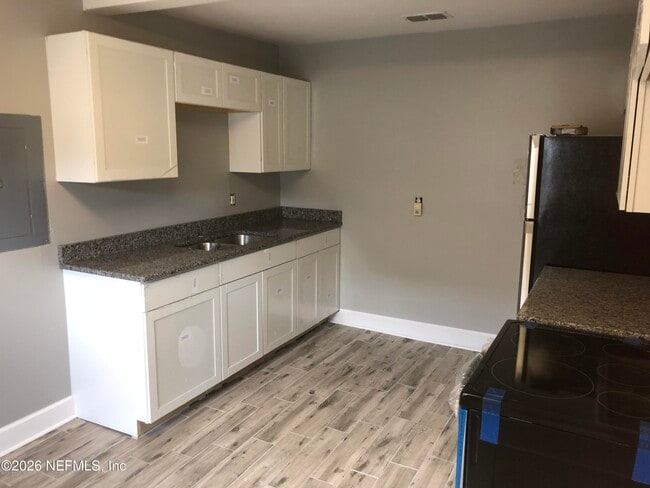 Photo - 925 Phillips St Unidad 3