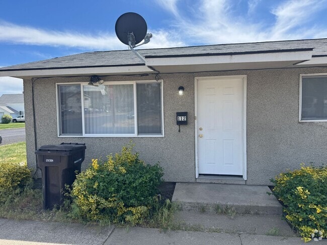 Building Photo - 108-112 E. Beech St. Yakima, WA 98901 Unit 112 Rental