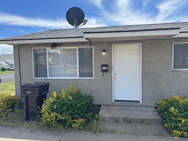 108-112 E. Beech St. Yakima, WA 98901 - 108-112 E. Beech St. Yakima, WA 98901 Apartment Unit 112