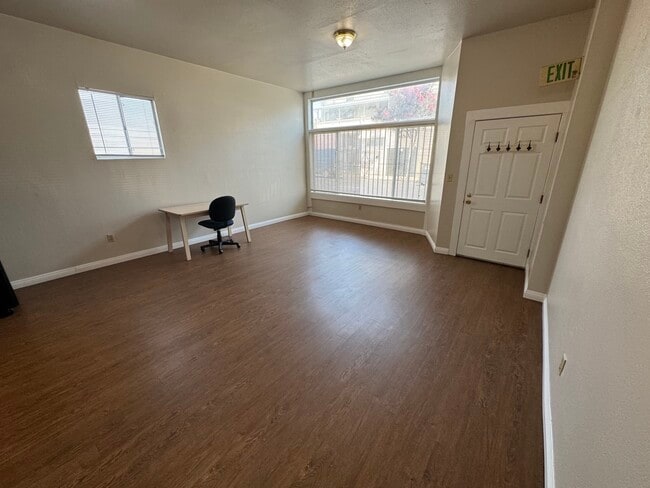 Photo - 1370 W 24th St Unit 1370