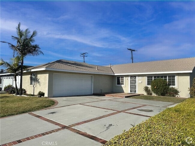 Building Photo - 14332 Thunderbird Cir Rental