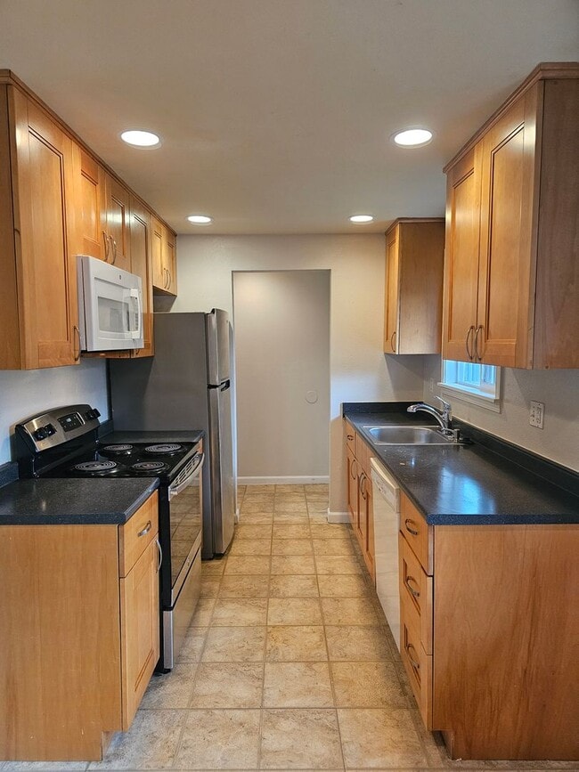 Photo - Beautiful 2 Bed 1 Bath Condo in Mountlake ...