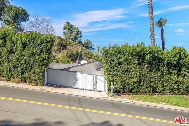 Building Photo - 4 Rent now at Calvena Drive Rental