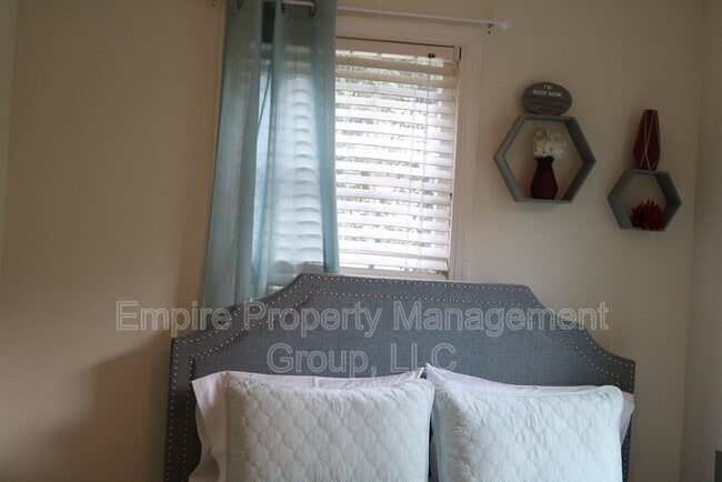 Photo - 2208 Kingswood Dr