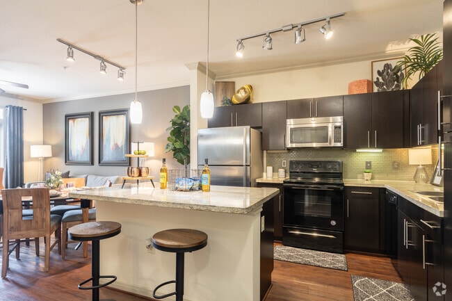 1BR, 1BA - 640SF