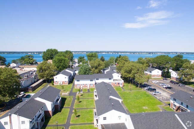 Building Photo - Bullocks Point Townhomes