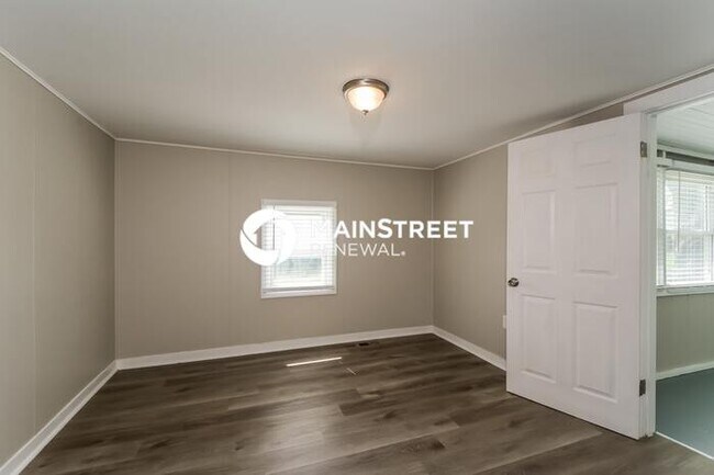 Photo - 4 Bedroom Pet-Friendly Home in CRYSTAL CITY, MO with Main Street Renewal