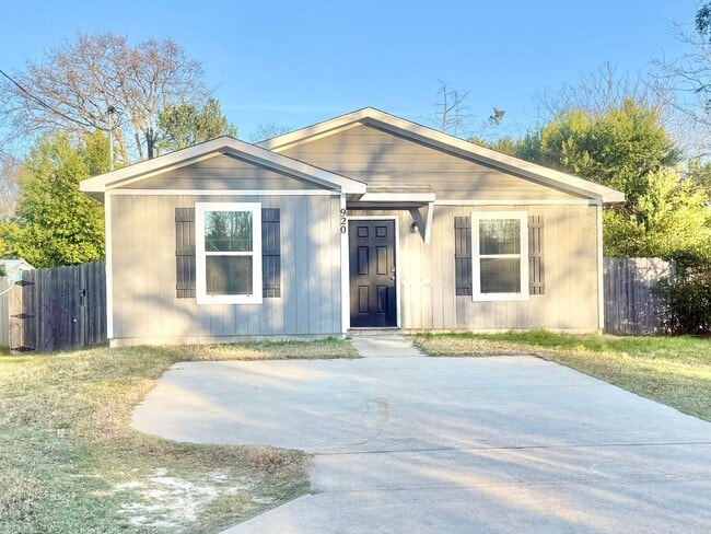 Building Photo - 3-bed/2-bath built in 2020!