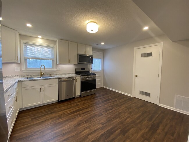 Photo - 128 Cheryl Ln Unit 2L