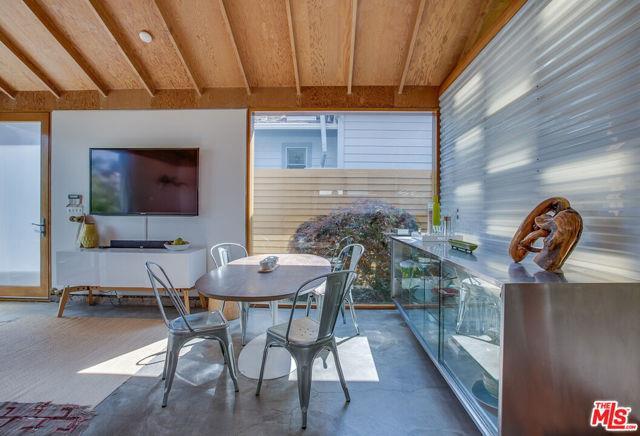 Building Photo - 745 Navy St