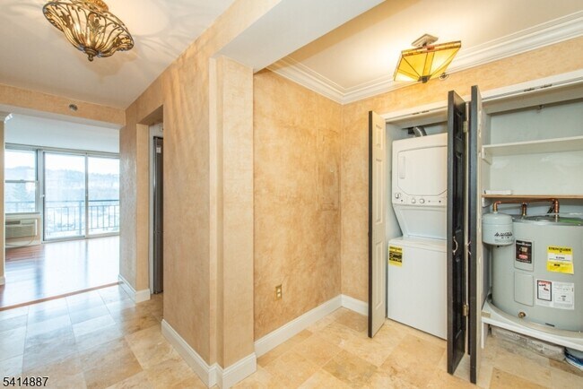 Photo - 300 Main St Unidad 915