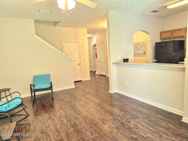 Photo - 5260 Collins Rd